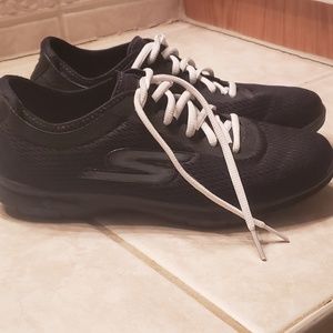 Sketchers tennis shoes